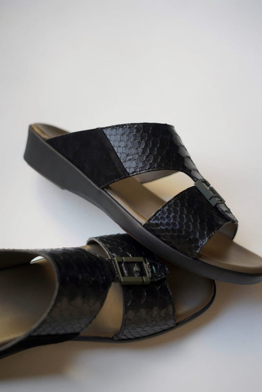 Classic Python 817-099